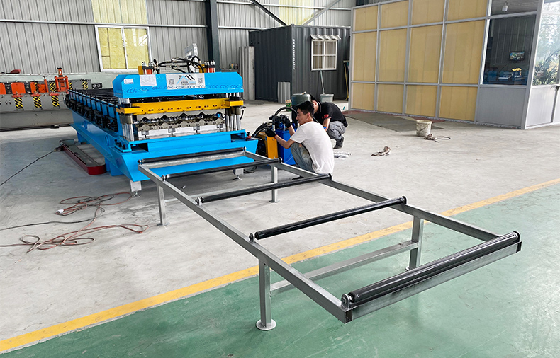 Factory direct sale Manufacturer Trapezoidal Metal Roof Sheet Roll Forming Machine