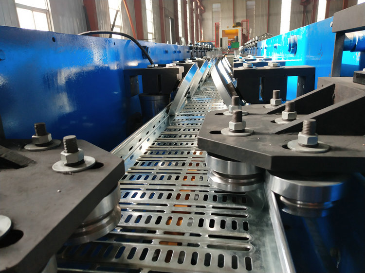 Cable tray machine forming
