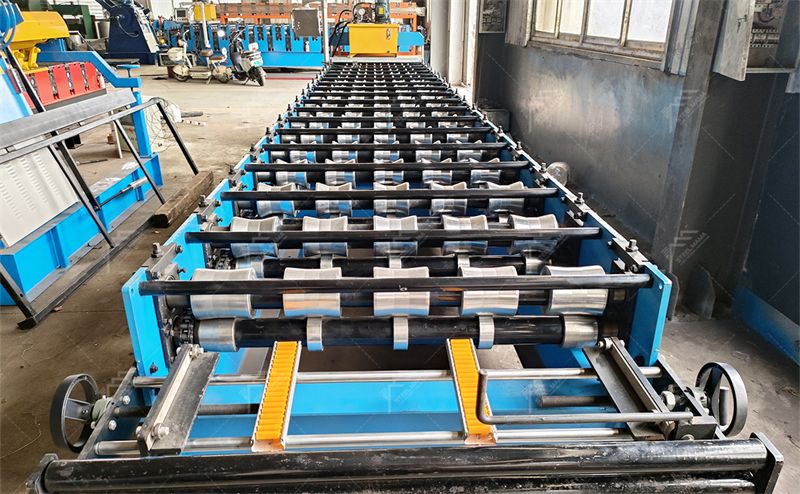 686 IBR Roll Forming Machine