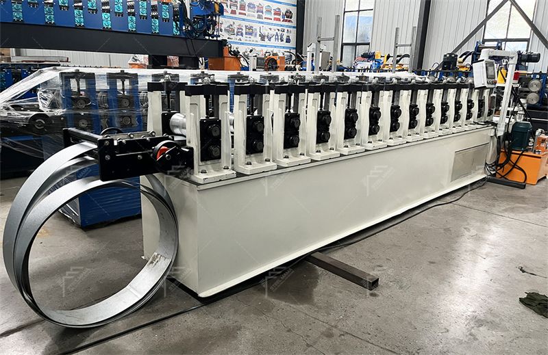 Cold roll forming machine