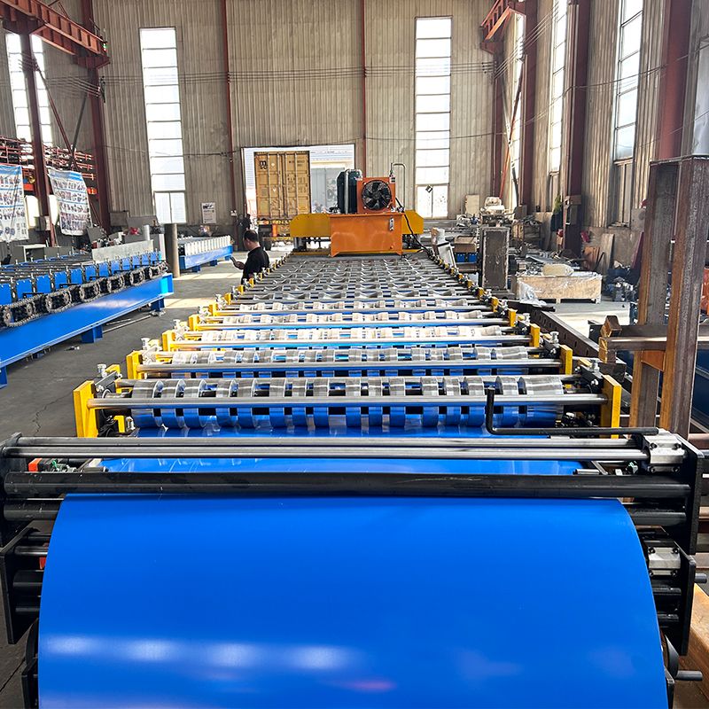 Chile Popular High Standard Automatic 1025 Tile & 5V & 836 Corrugated Roofing Sheet Three Layer Machine