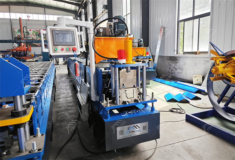 Gutter cold roll forming machine.jpg