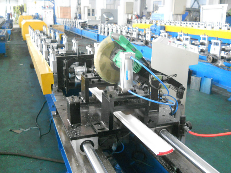 Pu shutter door machine