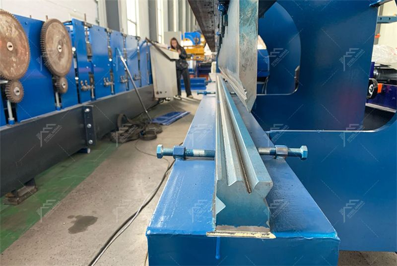 Metal bending machine